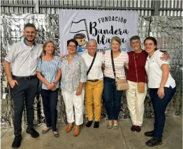 Equipo de Wëstë con personal de la Fundación Bandera Blanca